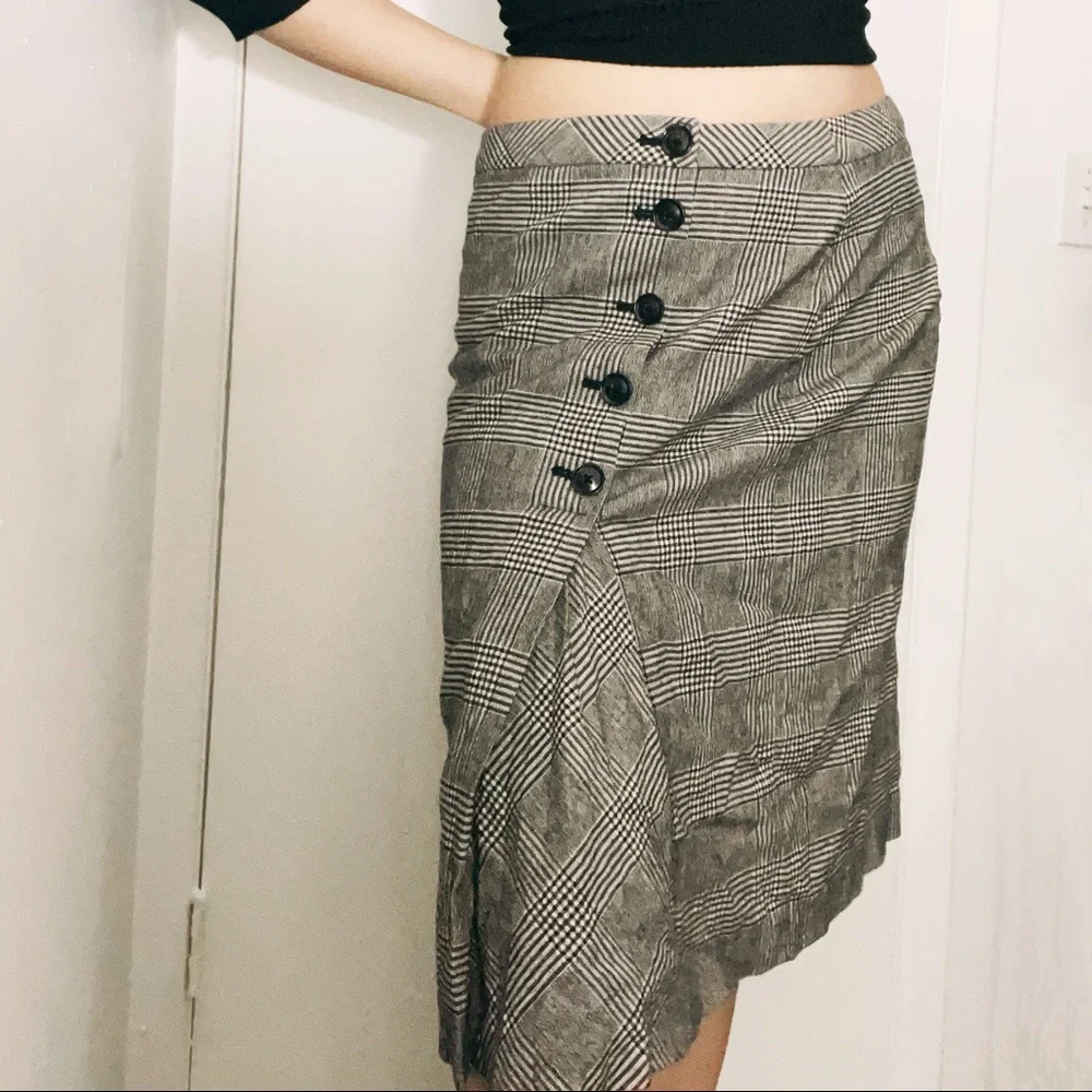 3 for 25!🌻 Banana Republic Glen Plaid Button Skirt 🌻 - Picture 3 of 7